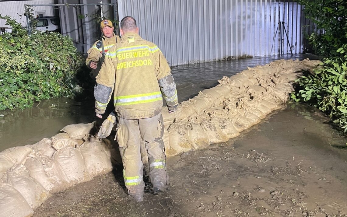 Die Feuerwehren im ganzen Land waren Tag und Nacht im Einsatz.