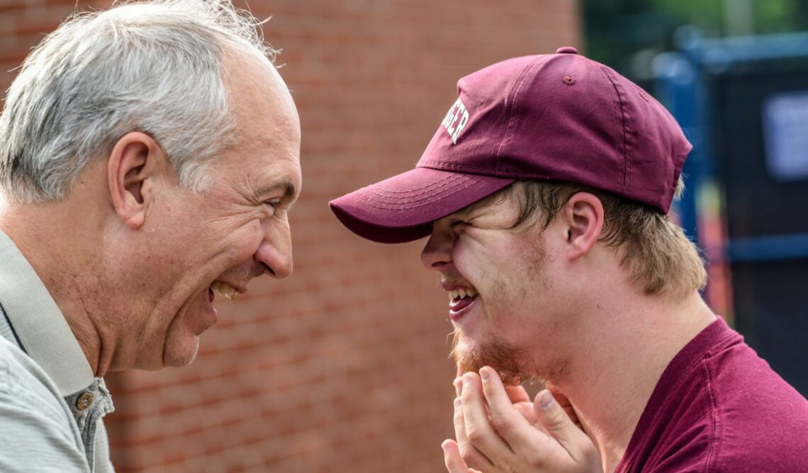 In Höflein an der Hohen Wand gibt es ein neues Inklusionsprojekt, das Menschen mit Beeinträchtigungen zusammenbringt, sodass sie sich, je nach Fähigkeiten und Möglichkeiten, gegenseitig unterstützen können.