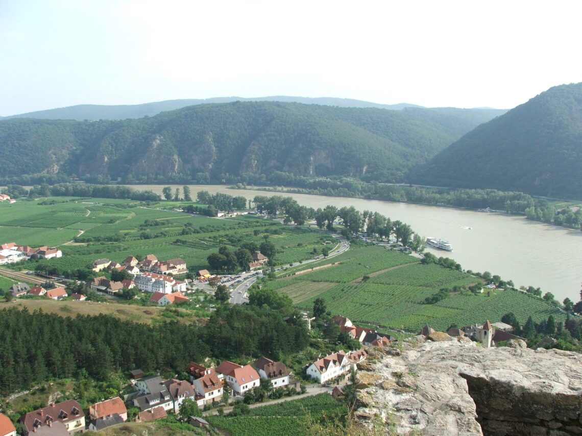 Titelbild Gemeinderatswahl NÖ 2025. Panoramablick auf die Wachau in Niederösterreich