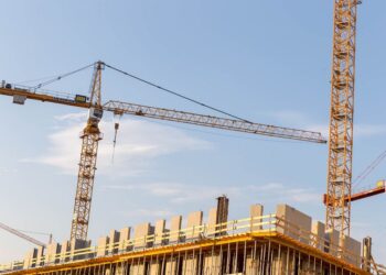 Kräne auf einer Baustelle