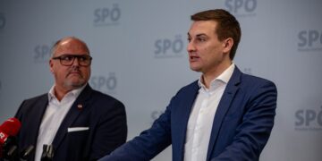 Sven Hergovich und Alois Schroll bei der Pressekonferenz der SPÖ Niederösterreich zum Fünf-Punkte-Plan für leistbare Energiepreise