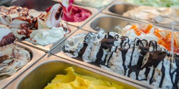 Verschiedene Eissorten in Boxen: Die Eissalons in Niederösterreich haben eine große Auswahl. (c) Pexels/Lukas