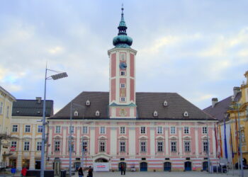 Das Rathaus von St. Pölten: Zahlreiche Gemeinden in Niederösterreich erhalten künftig zusätzliche finanzielle Mittel. (c) AleXXw/Wikimedia Commons