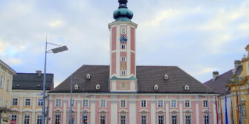 Das Rathaus von St. Pölten: Zahlreiche Gemeinden in Niederösterreich erhalten künftig zusätzliche finanzielle Mittel. (c) AleXXw/Wikimedia Commons