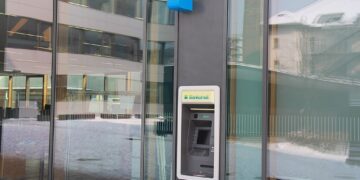 Bankomat als Symbol für Bargeldversorgung im ländlichen Raum.