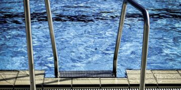Pool mit Leiter