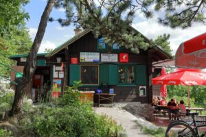 Die Buschberghütte ist die am niedrigsten gelegene Berghütte Österreichs.