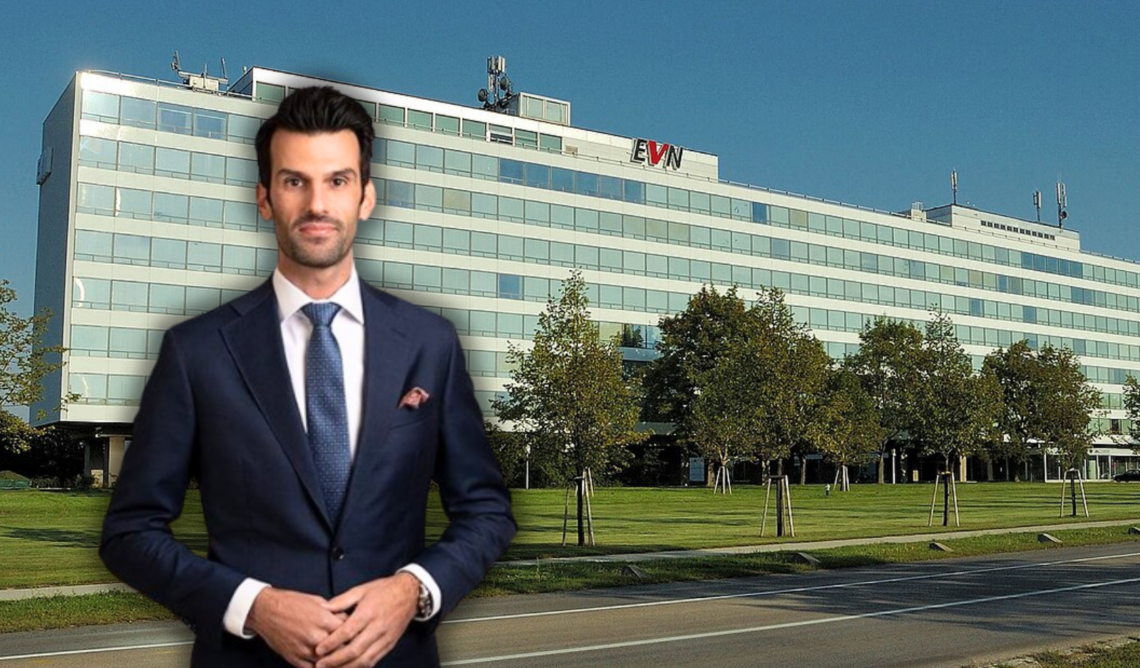 Udo Landbauer vor der EVN-Zentrale in NÖ.