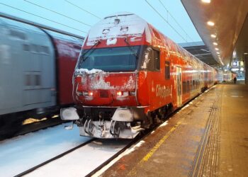 Bild zeigt einen Nahverkehrszug in Österreich