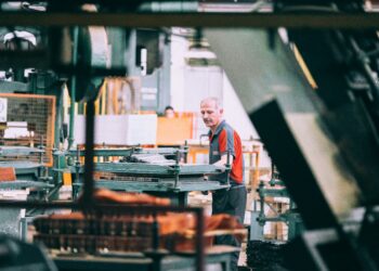 Symbolbild eines Fabrikarbeiters