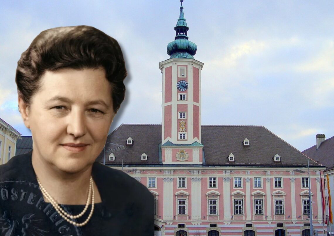 Bildmontage mit Maria Emhart vor dem St. Pöltner Rathaus