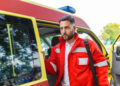 Symbolbild eines Sanitäters zur Darstellung der geplanten Notarztstützpunkt- Schließungen.