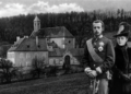 Eigene Montage zeigt Kronprinz Rudolf und Mary vor dem Jagdschloss Mayerling.