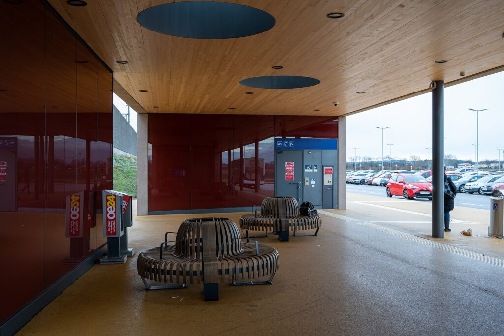 Wartebereich des neuen Bahnhof Ebereichsdorf