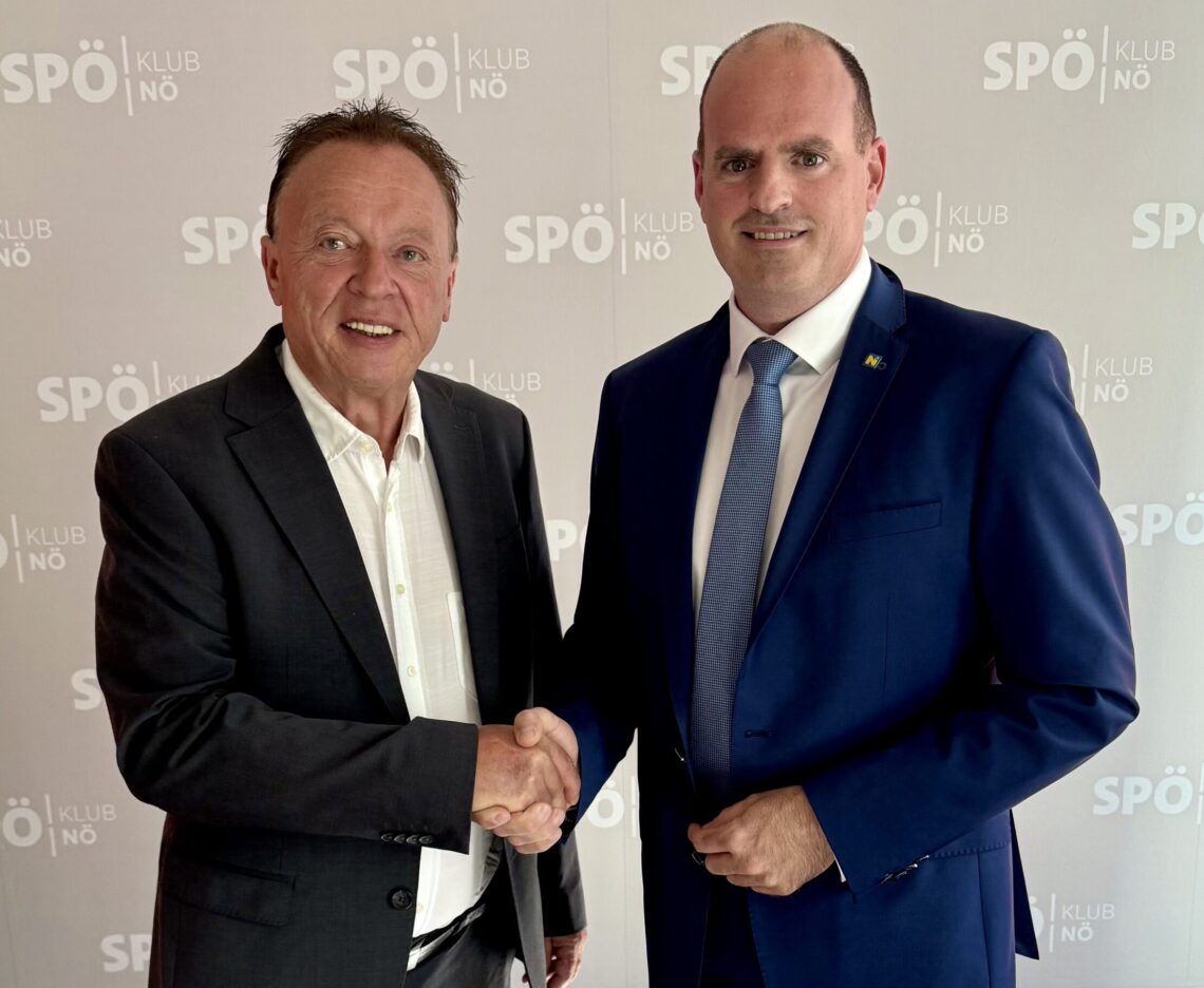 Foto Weninger und Zonscshitz mit Handschlag