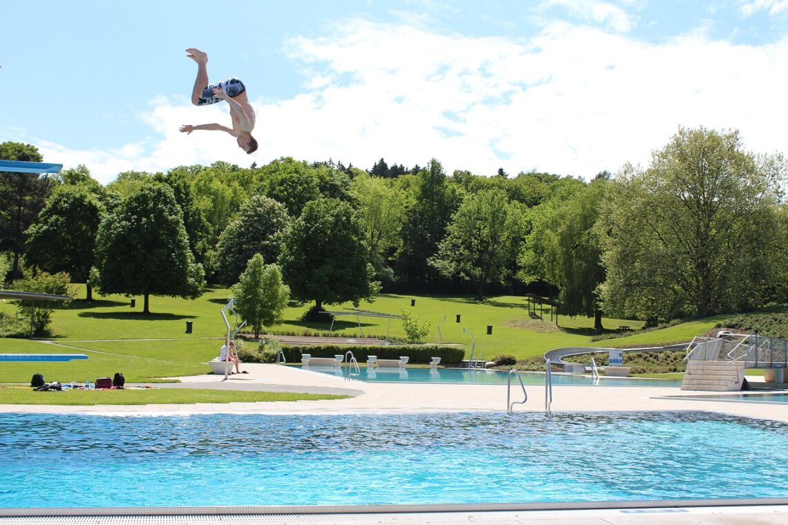 Freibad und Turmspringer