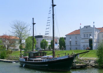 Hundertwassers Schiff "Regentag" in Tulln