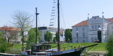Hundertwassers Schiff "Regentag" in Tulln