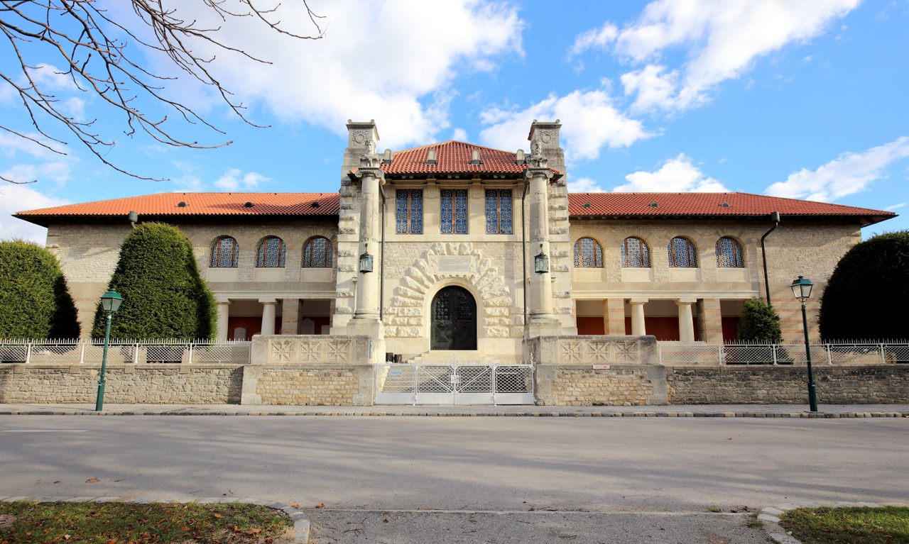 Die Fassade des Museums gibt einen Vorgeschmack auf die detailtreue Innengestaltung. Bild: WikiCommons/C.Stadler/https://commons.wikimedia.org/w/index.php?curid=45166931
